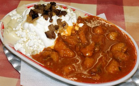 A Harcsapaprikás: Hagyományos Magyar Ínyencség